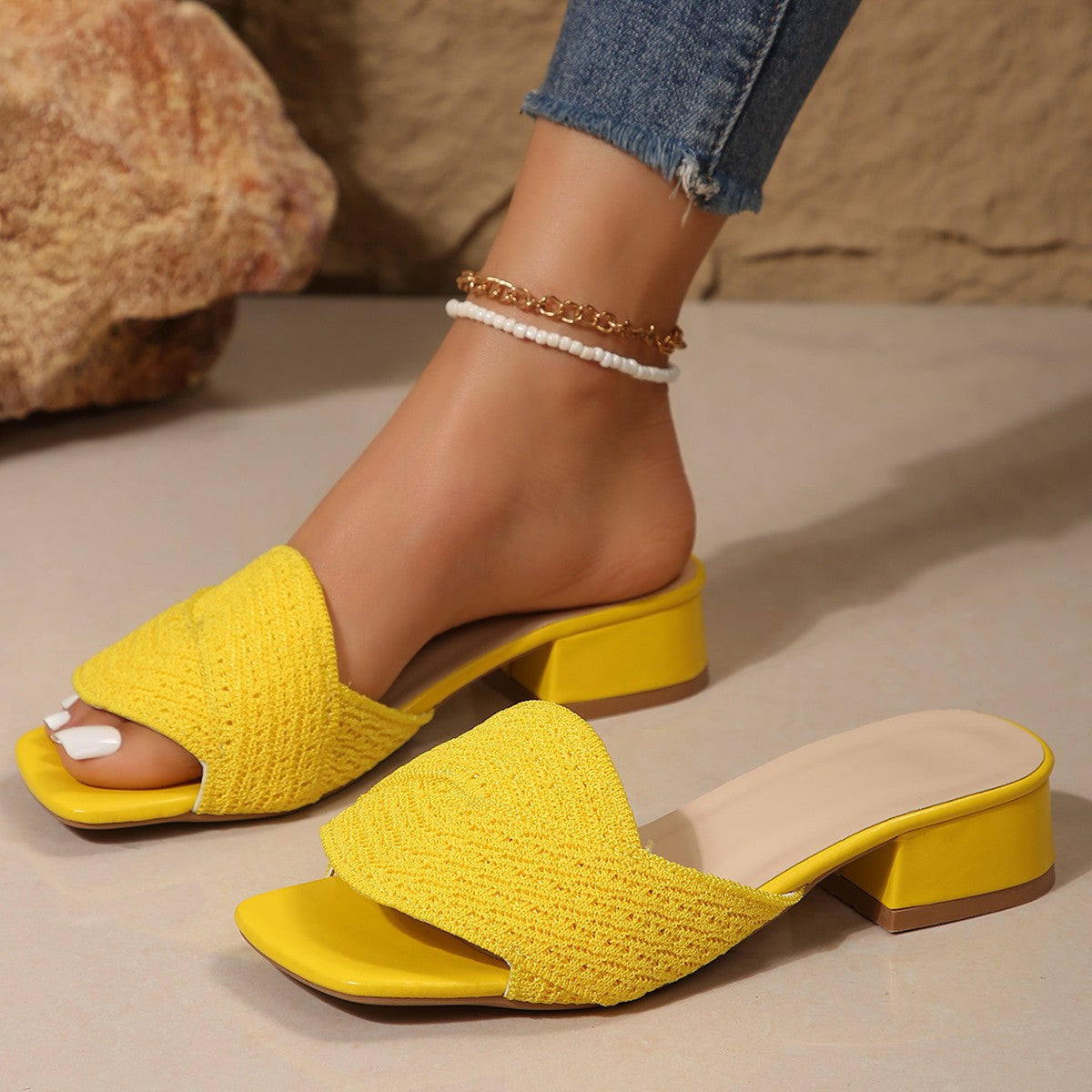 Mules de Tacón Bajo con Tira Tejida