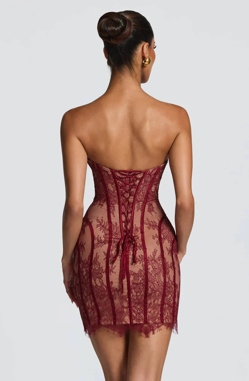 Aveline • Vestido Corto de Encaje Sculptural