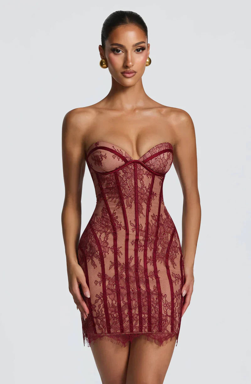 Aveline • Vestido Corto de Encaje Sculptural