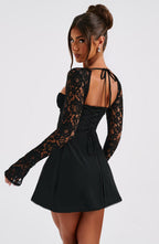Isabella • Vestido Mini Noir Lace
