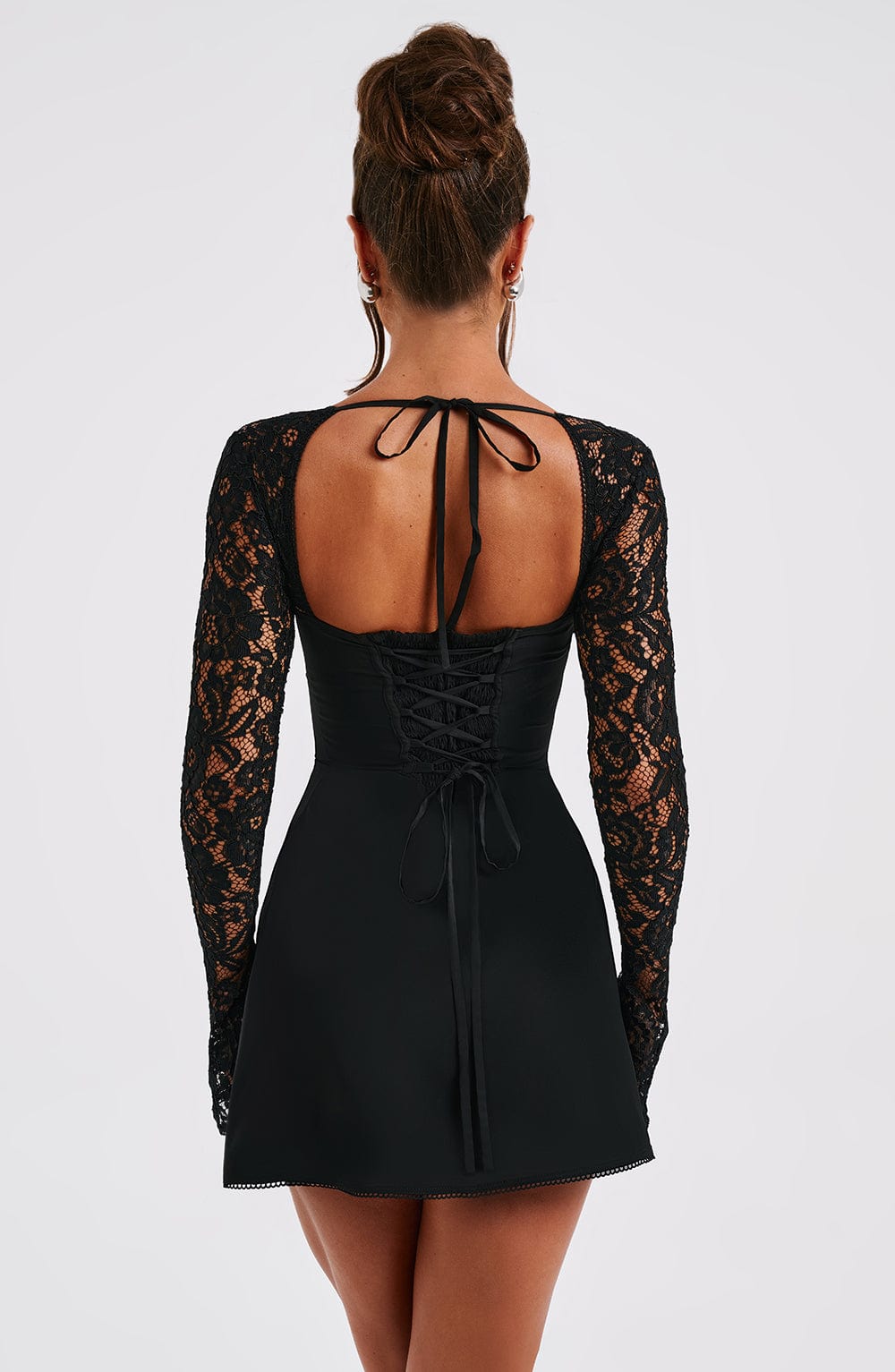 Isabella • Vestido Mini Noir Lace