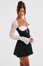 Isabella • Vestido Mini Noir Lace