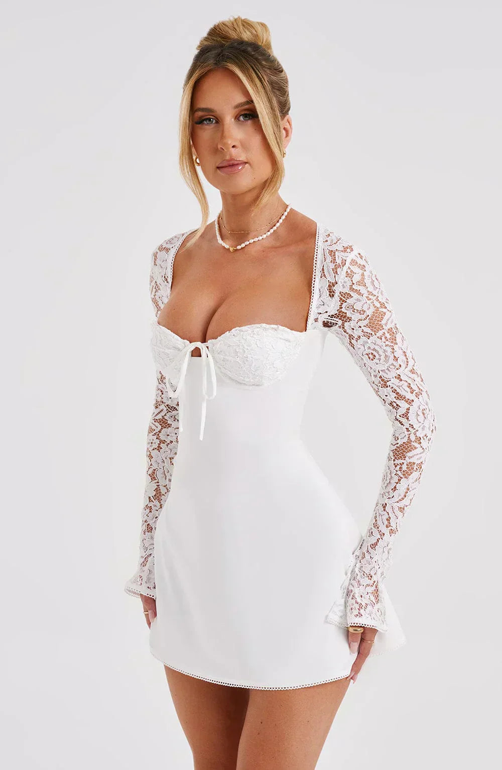 Isabella • Vestido Mini Noir Lace