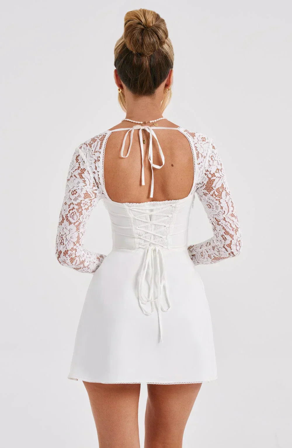 Isabella • Vestido Mini Noir Lace