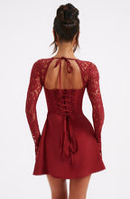 Isabella • Vestido Mini Noir Lace