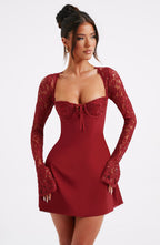 Isabella • Vestido Mini Noir Lace